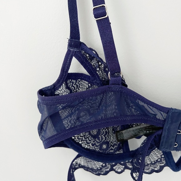 Stunning Scalloped Lace V-Wire Bra | 34B - Picture 3 of 4